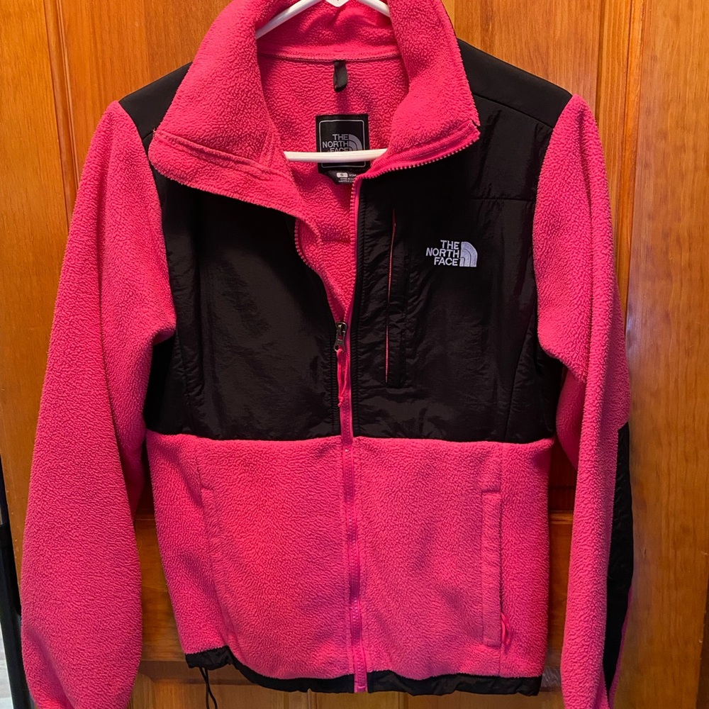 Women’s SM - Fleece North Face - gently worn - excellent condition